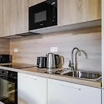 Blueground Letna Furnished Foodie Area Prg-54 公寓 *