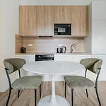 Blueground Letna Furnished Foodie Area Prg-54 公寓