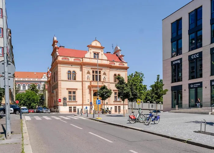 Blueground Letná Furnished Foodie Area Prg-54